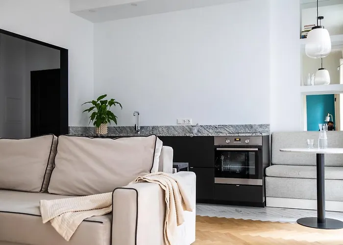 Miro Rooms French - Quiet Chic, Free Private Parking