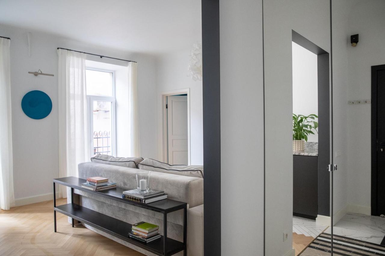 Miro French - Quiet Chic, Free Private Parking * 里加
