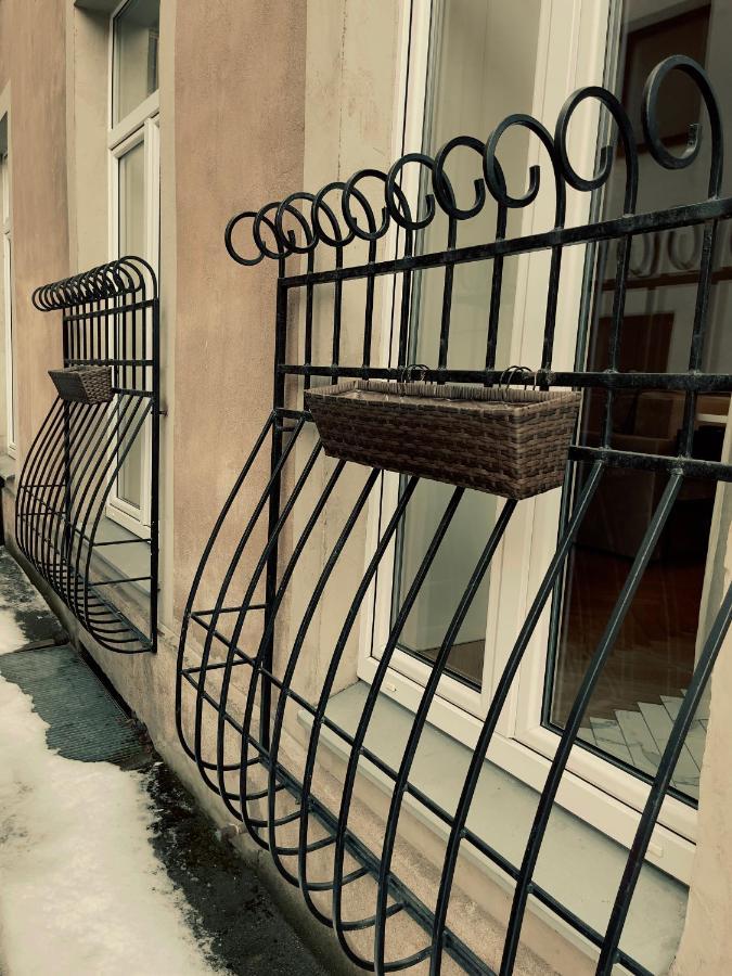 Miro French - Quiet Chic, Free Private Parking 公寓 里加